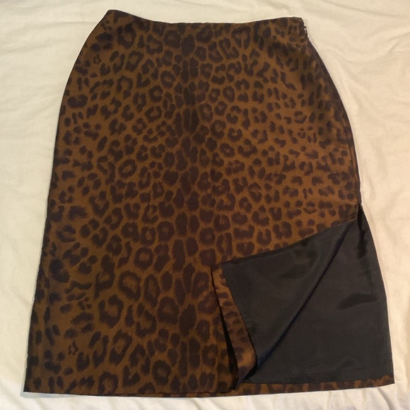 Club Monaco tafetta leopard print skirt - Picture 3 of 10